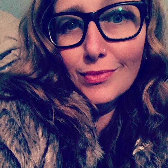 Meet your Posher, Lorianne - Picture 1 of 1